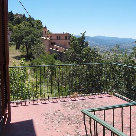 Appartamento Agriturismo Il Palazzetto Campello sul Clitunno Camera foto