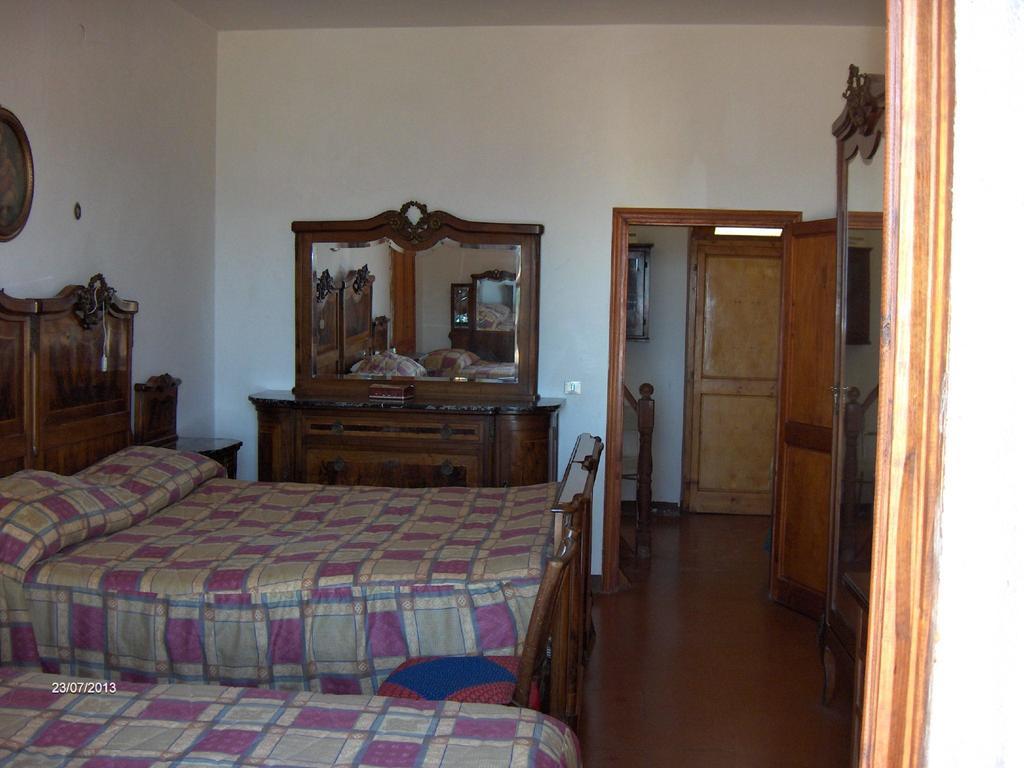 Appartamento Agriturismo Il Palazzetto Campello sul Clitunno Camera foto