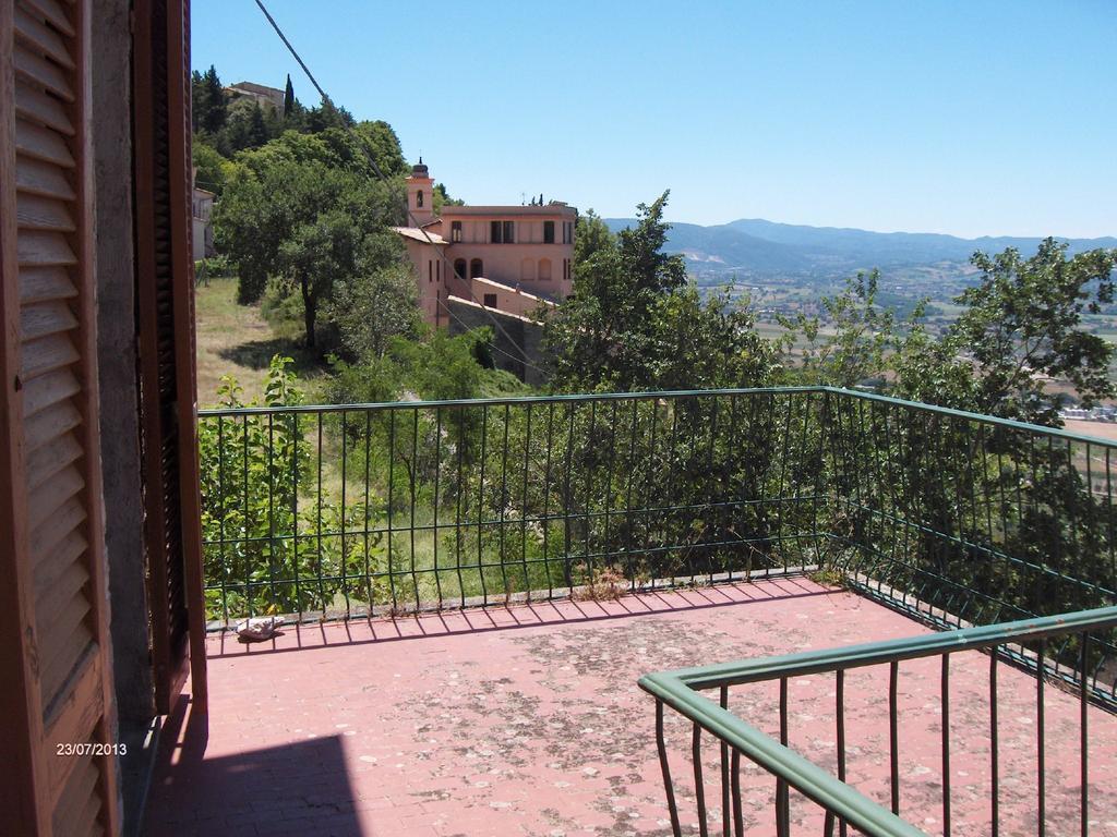Appartamento Agriturismo Il Palazzetto Campello sul Clitunno Camera foto
