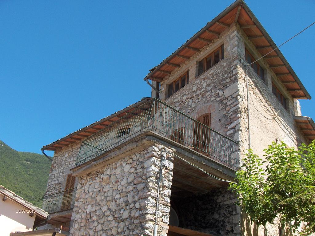 Appartamento Agriturismo Il Palazzetto Campello sul Clitunno Esterno foto