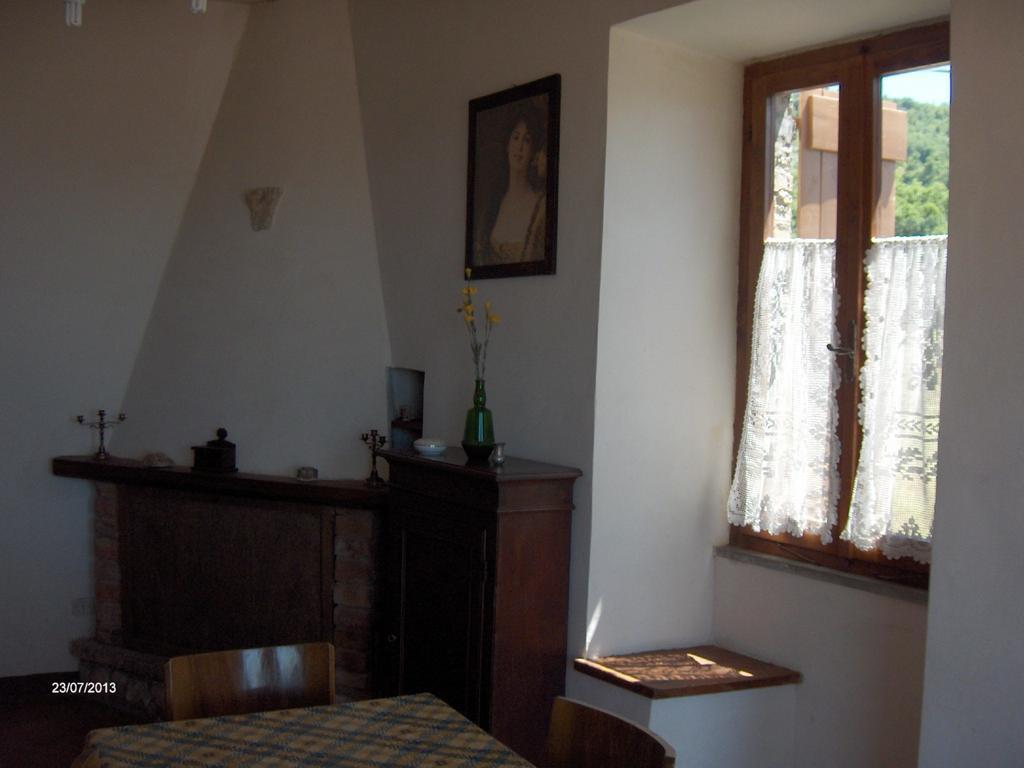 Appartamento Agriturismo Il Palazzetto Campello sul Clitunno Camera foto